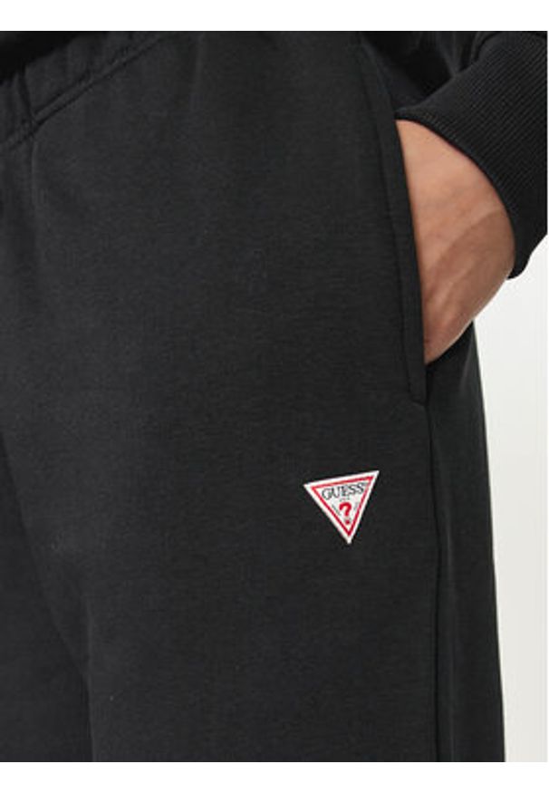 Guess Jeans Spodnie dresowe W4YB33 KC811 Czarny Regular Fit. Kolor: czarny. Materiał: bawełna