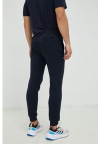 Guess spodnie dresowe kolor granatowy melanżowe. Kolor: niebieski. Materiał: dresówka. Wzór: melanż #3