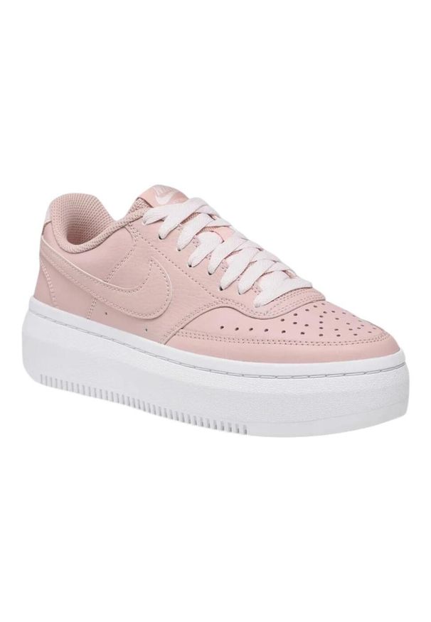 Buty do chodzenia damskie Nike Court Vision Alta. Zapięcie: sznurówki. Kolor: biały, wielokolorowy, różowy. Materiał: materiał, skóra, syntetyk. Szerokość cholewki: normalna. Model: Nike Court. Sport: turystyka piesza