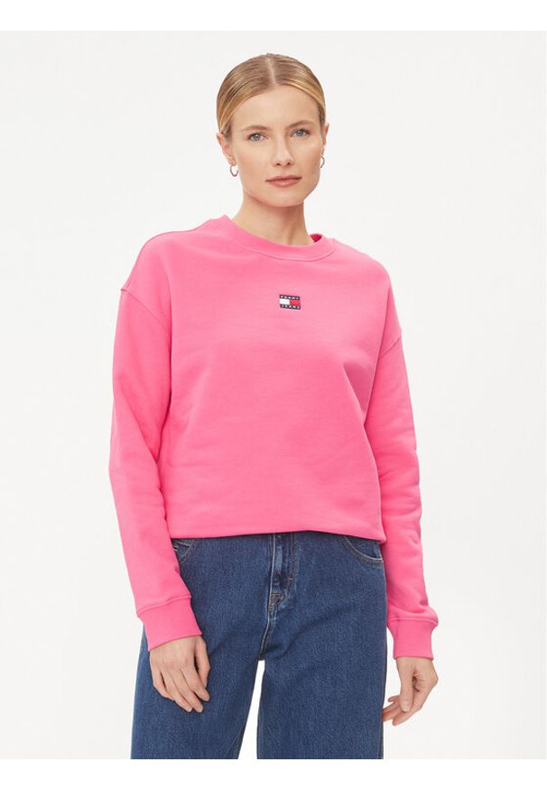 Tommy Jeans Bluza Badge DW0DW17325 Różowy Boxy Fit. Kolor: różowy. Materiał: bawełna