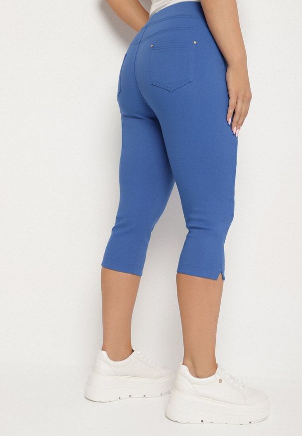 Born2be - Niebieskie Spodnie z Bawełny o Kroju Capri Dolonisa. Okazja: na co dzień. Kolor: niebieski. Materiał: bawełna. Styl: młodzieżowy, elegancki, casual