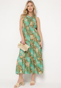 Born2be - Zielona Taliowana Sukienka w Kwiaty z Gumką w Pasie i Wiązaniem przy Szyi Lusaria. Okazja: na co dzień. Kolor: zielony. Materiał: skóra. Długość rękawa: bez rękawów. Wzór: kwiaty. Sezon: wiosna, lato. Styl: boho, elegancki, casual #6