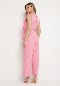 Born2be - Różowy Koktajlowy Kombinezon z Żabotem Szerokimi Nogawkami i Paskiem w Talii Uenelsea. Kolor: różowy. Styl: wizytowy #6