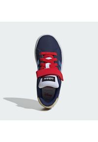 Adidas - Buty adidas Disney Jasmine Grand Court 00s Kids. Zapięcie: pasek. Kolor: czerwony, wielokolorowy, niebieski. Wzór: motyw z bajki