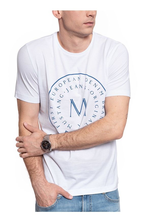 Mustang - T-SHIRT MĘSKI MUSTANG ALEX C PRINT GENERAL WHITE 1009020 2045. Wzór: nadruk
