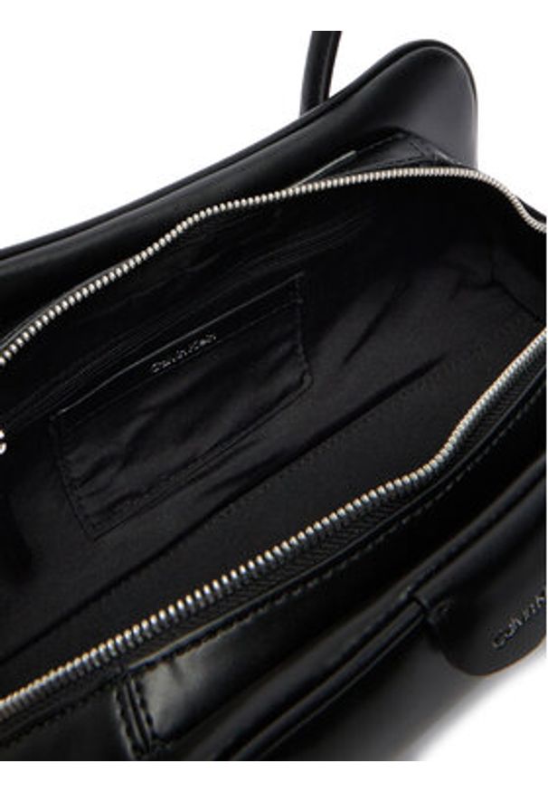 Calvin Klein Torebka Emblem Trio Shoulder Bag LV04F3369G Czarny. Kolor: czarny. Materiał: skórzane