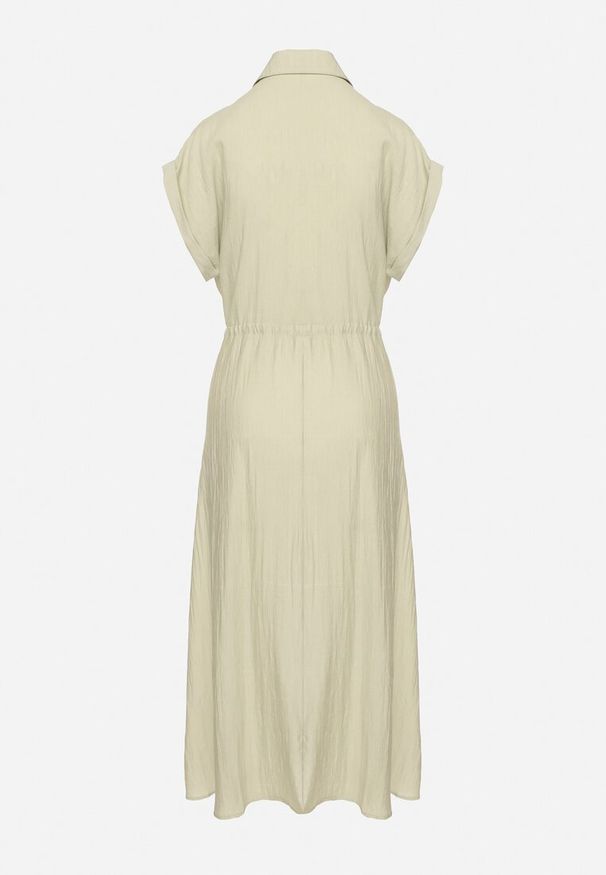 Born2be - Jasnozielona Wiskozowa Rozkloszowana Sukienka z Gumką w Talii Ozdobiona Guzikami Lemvia. Okazja: na spotkanie biznesowe. Kolor: zielony. Materiał: wiskoza. Wzór: aplikacja. Sezon: lato. Typ sukienki: rozkloszowane, sportowe. Styl: biznesowy, elegancki, sportowy, klasyczny