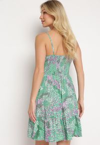 Born2be - Zielona Sukienka z Wiskozy na Ramiączkach z Gumką w Pasie i Ozdobnymi Guzikami Narulla. Kolor: zielony. Materiał: wiskoza. Długość rękawa: na ramiączkach. Sezon: lato #2