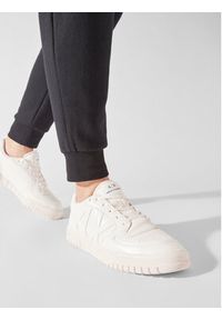 Armani Exchange Sneakersy XUX179 XV765 M801 Biały. Kolor: biały. Materiał: skóra