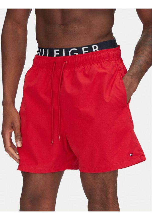 TOMMY HILFIGER - Tommy Hilfiger Szorty kąpielowe UM0UM03489 Czerwony Regular Fit. Kolor: czerwony. Materiał: syntetyk