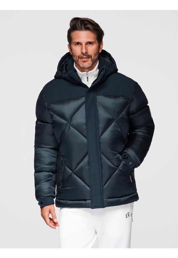 Ombre Clothing - Męska kurtka z kapturem z geometrycznym pikowaniem karo – granatowa V2 - Rozmiar: XXL. Typ kołnierza: dekolt w karo, kaptur. Kolor: niebieski. Materiał: tkanina, poliester, materiał. Wzór: geometria. Sezon: zima. Styl: klasyczny