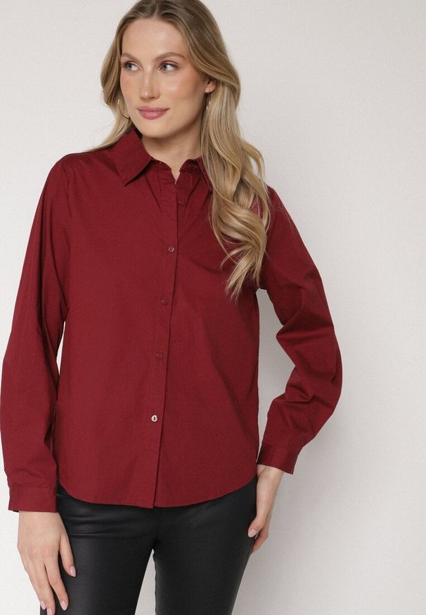 Born2be - Bordowa Bawełniana Koszula o Klasycznym Kroju Liadovia. Okazja: na co dzień. Typ kołnierza: kołnierzyk klasyczny. Kolor: czerwony. Materiał: bawełna. Styl: klasyczny