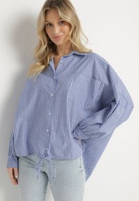 Born2be - Niebieska Bawełniana Koszula Oversize w Paski ze Ściągaczem Elineola. Okazja: na co dzień. Typ kołnierza: kołnierzyk klasyczny. Kolor: niebieski. Materiał: bawełna. Wzór: paski. Styl: sportowy, klasyczny, elegancki, casual #5