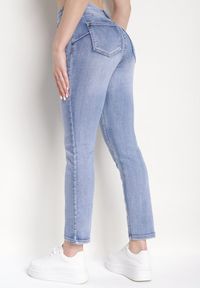 Born2be - Niebieskie Jeansy o Dopasowanym Fasonie Skinny Leonfia. Okazja: na spotkanie biznesowe, do pracy, na co dzień. Kolor: niebieski. Styl: casual, biznesowy, elegancki