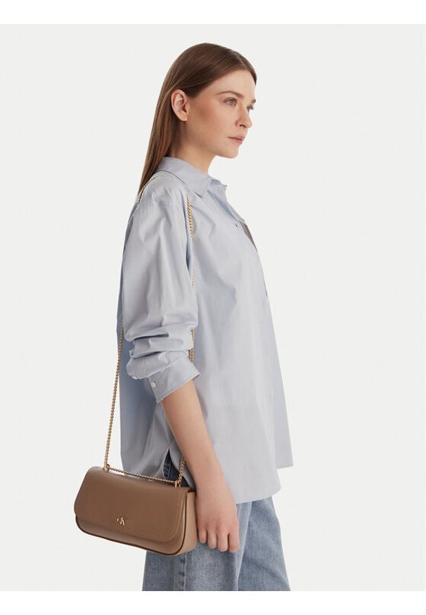 Calvin Klein Torebka Ck Convertible Chain Small Bag LV04F3172G Beżowy. Kolor: beżowy. Materiał: skórzane