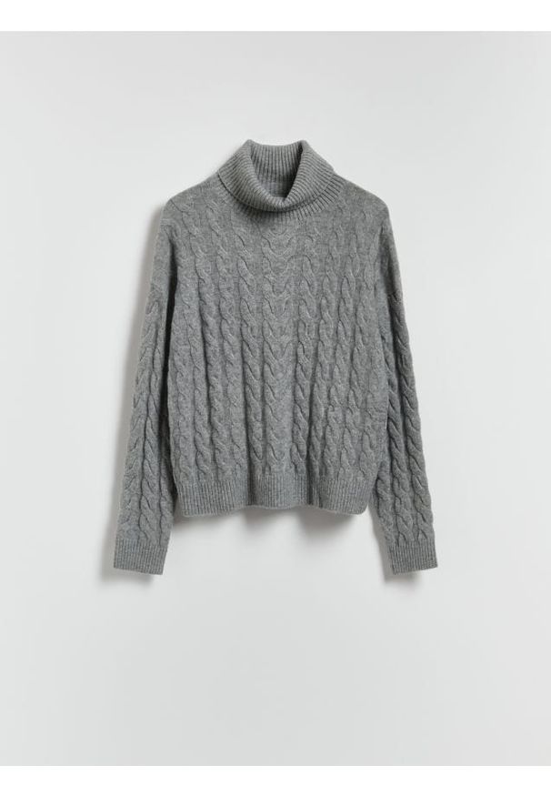 Reserved - Golf z ozdobnym splotem - szary. Typ kołnierza: golf. Kolor: szary. Materiał: dzianina. Wzór: ze splotem