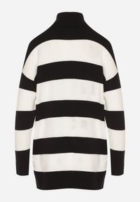 Born2be - Czarno-Biały Golf w Paski o Dłuższym Kroju Ralinia. Okazja: na co dzień. Typ kołnierza: golf. Kolor: czarny. Materiał: jeans. Długość: długie. Wzór: paski. Styl: casual, elegancki, sportowy #5