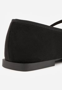 Born2be - Czarne Balerinki z Imitacji Zamszu z Paskiem z Biżuteryjną Klamerką Elintora. Okazja: na co dzień, do pracy, na spotkanie biznesowe. Zapięcie: pasek. Kolor: czarny. Materiał: zamsz. Styl: klasyczny, casual, biznesowy, elegancki #9