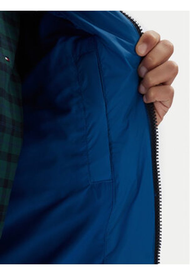 Tommy Jeans Kurtka puchowa Essential DM0DM19786 Niebieski Regular Fit. Kolor: niebieski. Materiał: syntetyk