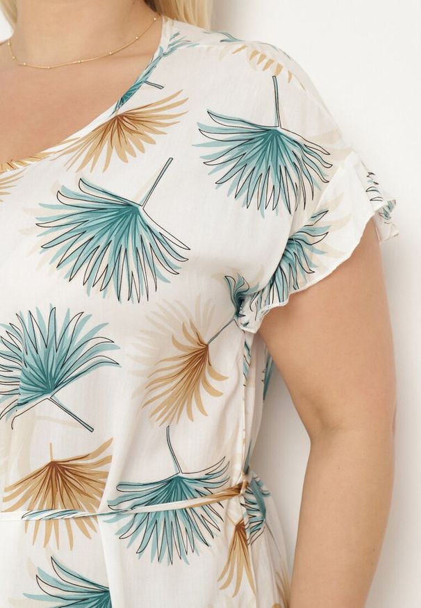 Born2be - Biało-Niebieska Bawełniana Sukienka z Florystycznym Motywem i Wiązaniem w Talii Rissani. Okazja: na randkę. Kolor: biały. Materiał: bawełna. Sezon: lato