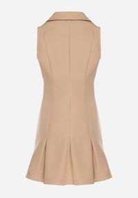 Born2be - Ciemnobeżowa Koszulowa Sukienka z Ozdobnymi Guzikami Redellee. Okazja: na spacer, na co dzień. Typ kołnierza: kołnierzyk klasyczny. Kolor: beżowy. Typ sukienki: koszulowe. Styl: casual, klasyczny #3