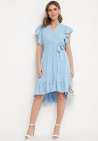 Born2be - Jasnoniebieska Rozkloszowana Sukienka Ozdobiona Falbanką i Paskiem Natiellea. Okazja: na co dzień. Typ kołnierza: kołnierz z falbankami. Kolor: niebieski. Wzór: aplikacja. Styl: casual #2