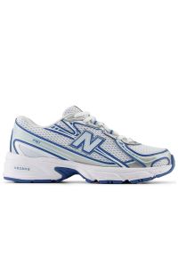 Buty młodzieżowe New Balance GR740LB - niebieskie. Kolor: niebieski. Materiał: syntetyk, materiał. Szerokość cholewki: normalna. Sezon: lato. Sport: turystyka piesza