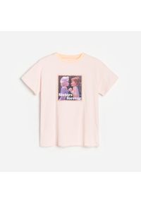 Reserved - T-shirt z nadrukiem Kraina Lodu - Różowy. Kolor: różowy. Wzór: motyw z bajki, nadruk #1