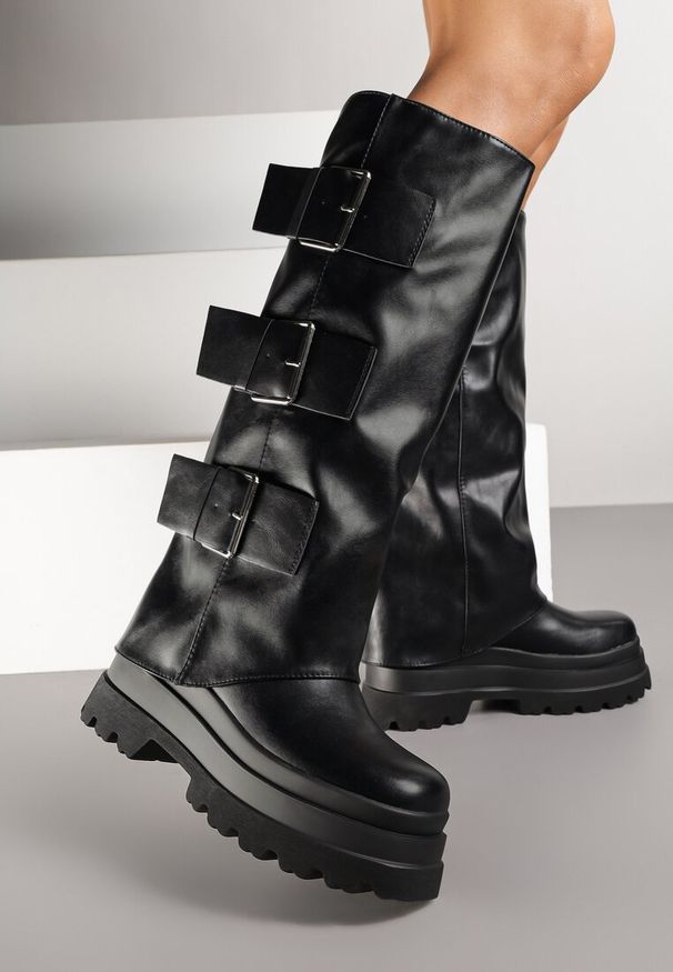 Born2be - Czarne Kozaki Bikery na Grubej Podeszwie z Wywiniętą Cholewką i Paskami Elliride. Okazja: na spotkanie biznesowe, do pracy. Zapięcie: pasek. Kolor: czarny. Materiał: jeans. Szerokość cholewki: normalna. Styl: elegancki, biznesowy