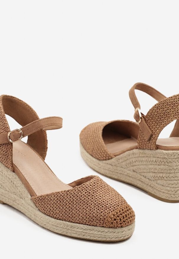 Born2be - Brązowe Sandały w Stylu Espadryli na Plecionym Koturnie Reflara. Okazja: na co dzień. Kolor: brązowy. Obcas: na koturnie. Styl: elegancki, casual, klasyczny, boho