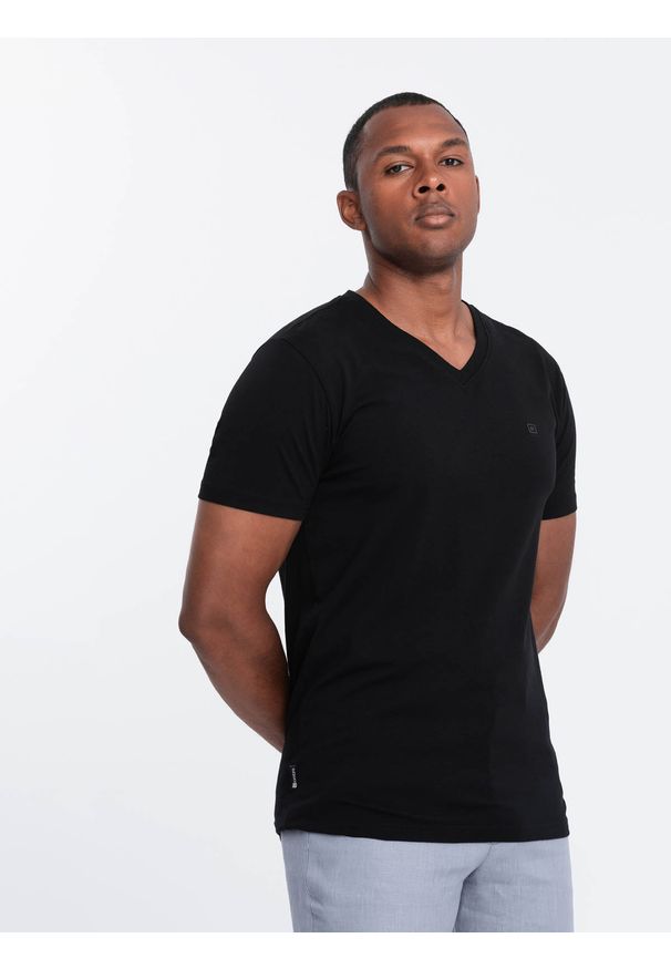 Ombre Clothing - Męski T-shirt V-NECK z elastanem - czarny V3 OM-TSCT-0106 - XXL. Typ kołnierza: dekolt w kształcie V. Kolor: czarny. Materiał: elastan. Długość rękawa: krótki rękaw. Długość: krótkie. Wzór: nadruk. Styl: klasyczny