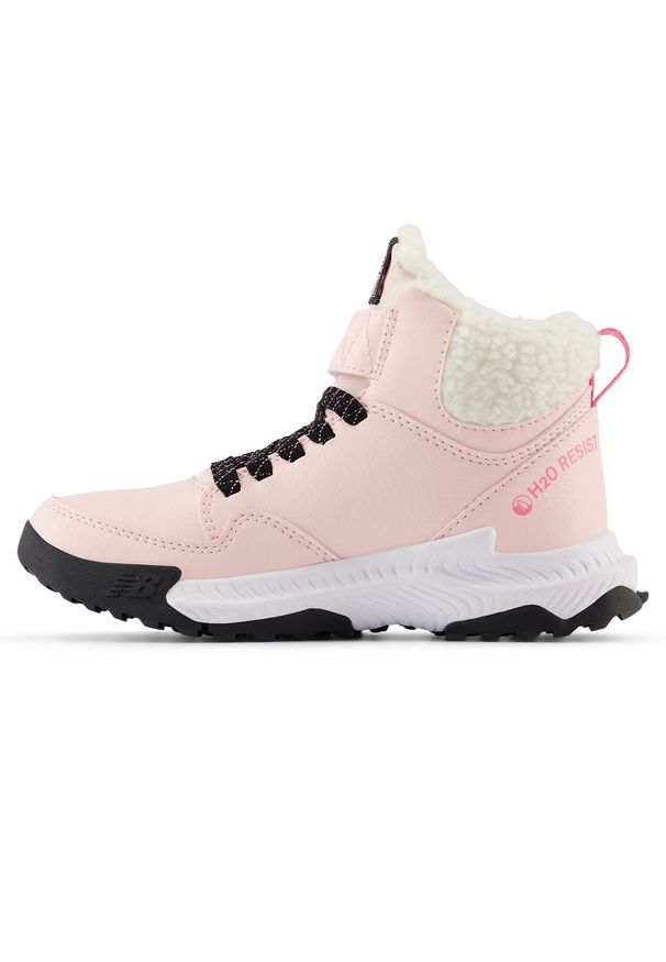 Buty dziecięce New Balance PT800TFP – różowe. Okazja: na co dzień. Wysokość cholewki: przed kolano. Kolor: różowy. Materiał: materiał, syntetyk, guma. Szerokość cholewki: normalna. Sezon: zima