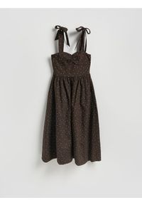 Reserved - Sukienka midi w groszki - ciemnobrązowy. Kolor: brązowy. Materiał: tkanina. Wzór: grochy. Długość: midi #1