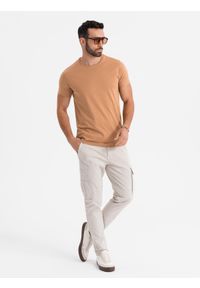 Ombre Clothing - T-shirt męski klasyczny bawełniany BASIC - brązowy V21 - Rozmiar: S. Okazja: na co dzień. Kolor: brązowy. Materiał: bawełna. Styl: klasyczny #7
