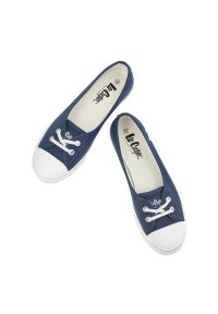 Granatowe Trampki Lee Cooper Modne Buty Damskie. Okazja: na spacer. Kolor: niebieski. Materiał: materiał. Szerokość cholewki: normalna. Styl: klasyczny #4