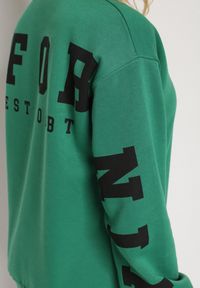 Born2be - Zielona Ocieplana Bluza z Bawełną i Napisem z Tyłu Fezanda. Okazja: na co dzień. Kolor: zielony. Materiał: bawełna. Wzór: napisy. Styl: klasyczny, casual, elegancki #7