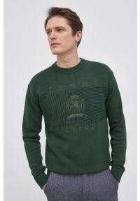 TOMMY HILFIGER - Tommy Hilfiger Sweter bawełniany męski. Okazja: na co dzień. Kolor: zielony. Materiał: bawełna. Długość rękawa: długi rękaw. Długość: długie. Wzór: aplikacja. Styl: casual