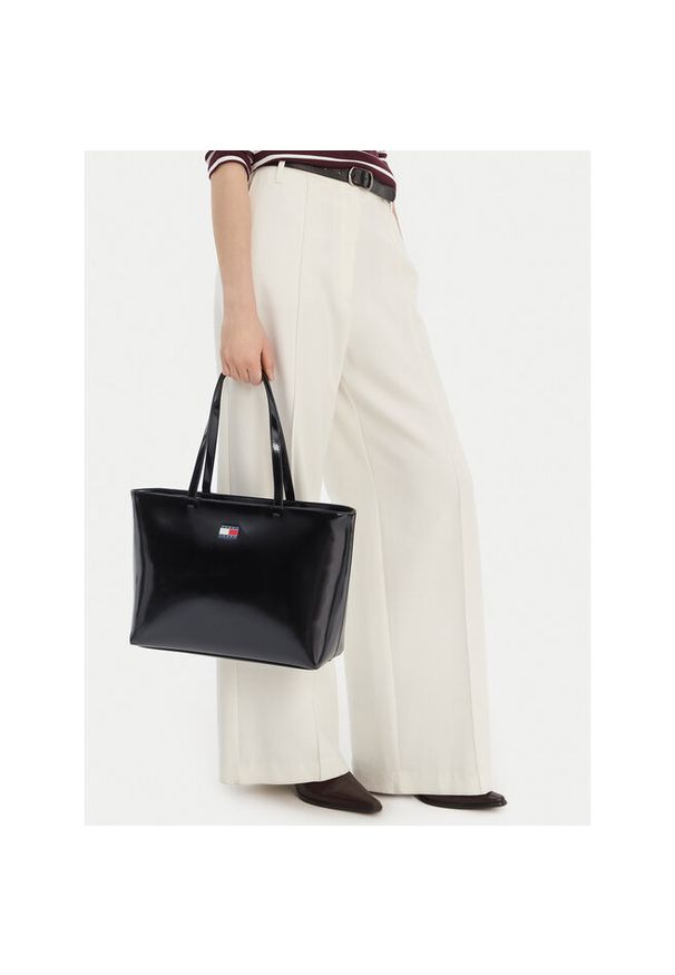 Torebka Tommy Jeans. Kolor: czarny