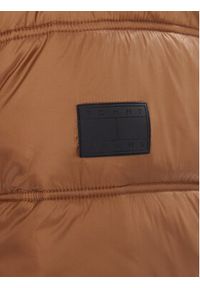 Tommy Jeans Kurtka zimowa DM0DM22044 Brązowy Regular Fit. Kolor: brązowy. Materiał: syntetyk. Sezon: zima
