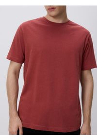Reserved - T-shirt regular fit z lnem - czerwony. Kolor: czerwony. Materiał: len