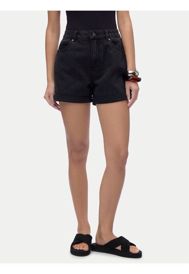Vero Moda Szorty jeansowe Zuri 10279493 Czarny Regular Fit. Kolor: czarny. Materiał: bawełna