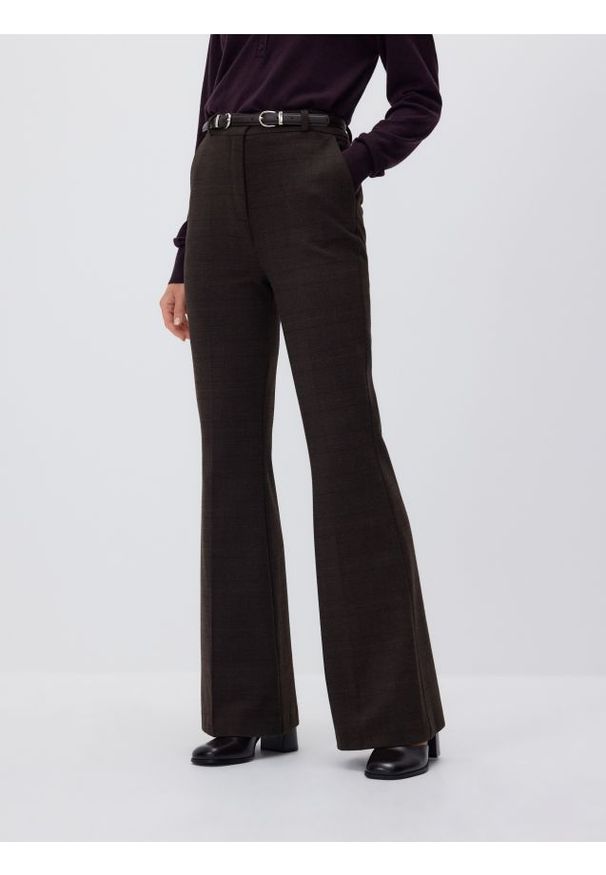 Reserved - Spodnie z ozdobnym paskiem - brązowy. Kolor: brązowy. Materiał: tkanina, wiskoza