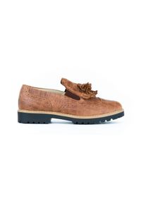 Zapato - półbuty z frędzlami - skóra naturalna - model 247 - kolor brązowy krokodyl. Okazja: na spacer, na imprezę, do pracy. Zapięcie: bez zapięcia. Kolor: brązowy. Materiał: skóra. Szerokość cholewki: normalna. Wzór: kratka, kolorowy, kwiaty. Obcas: na obcasie. Styl: klasyczny, elegancki. Wysokość obcasa: niski #1