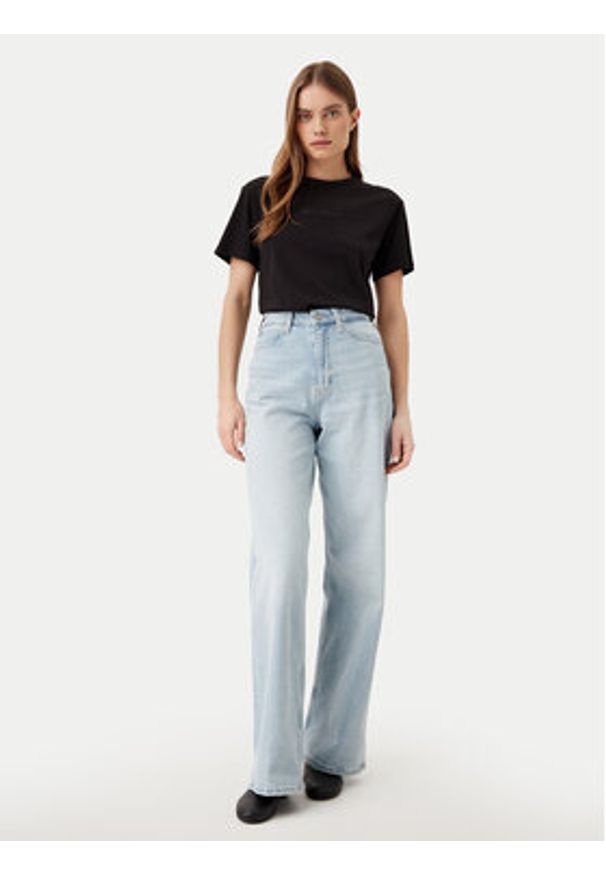 Calvin Klein T-Shirt K20K208294 Czarny Regular Fit. Kolor: czarny. Materiał: bawełna