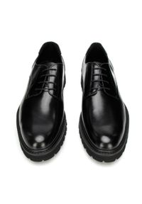 Wittchen - Męskie buty derby na grubej podeszwie. Okazja: do pracy, na wesele, na ślub cywilny. Nosek buta: otwarty. Kolor: czarny. Materiał: skóra. Szerokość cholewki: normalna. Obcas: na obcasie. Styl: klasyczny, elegancki. Wysokość obcasa: średni #5