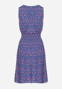 Born2be - Granatowa Wiskozowa Sukienka w Kwiaty z Gumką w Talii i Kopertowym Dekoltem Halevia. Okazja: na imprezę. Kolor: niebieski. Materiał: wiskoza. Wzór: kwiaty. Sezon: lato. Typ sukienki: kopertowe. Styl: elegancki #7