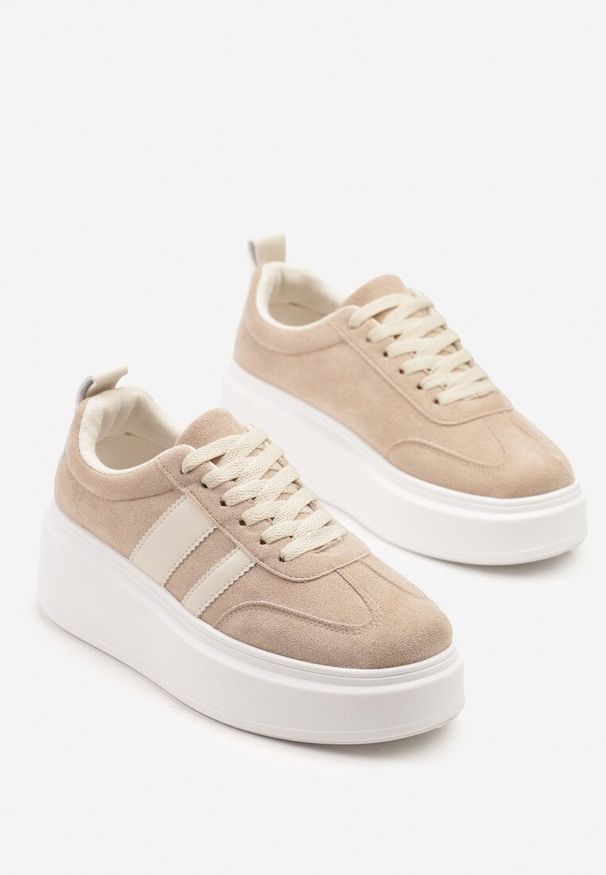 Born2be - Ciemnobeżowe Sneakersy w Stylu Klasycznych Tenisówek na Grubej Podeszwie Rediree. Okazja: na co dzień, na spacer. Kolor: beżowy. Materiał: jeans. Szerokość cholewki: normalna. Sport: turystyka piesza