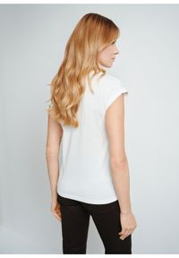 Ochnik - Kremowy bawełniany T-shirt damski. Kolor: biały. Materiał: bawełna. Długość: krótkie. Wzór: aplikacja, nadruk, kwiaty