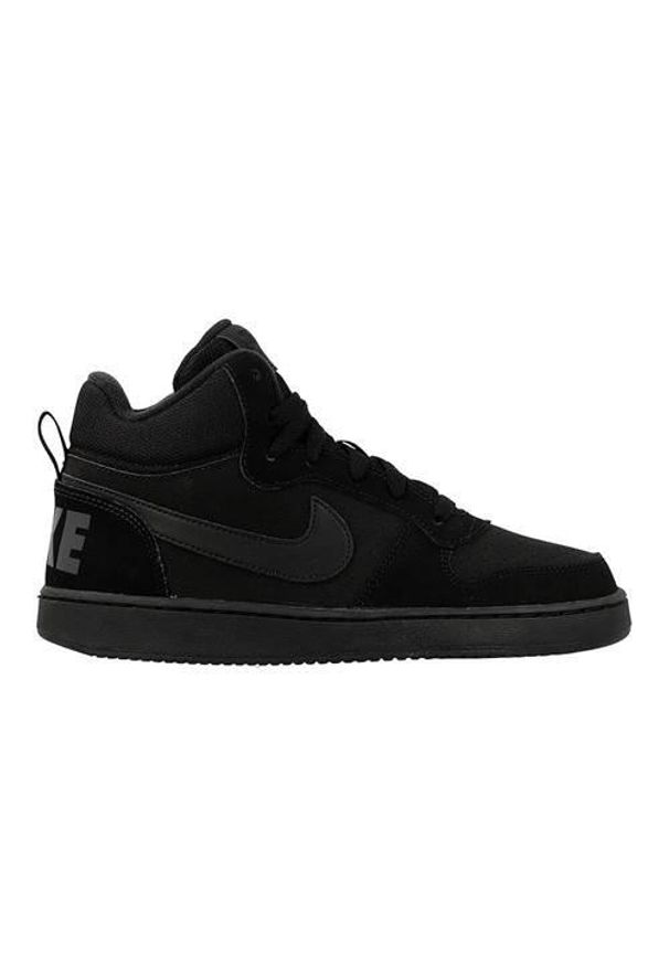Buty do chodzenia dla dzieci Nike Court Borough Mid GS. Zapięcie: sznurówki. Kolor: czarny. Materiał: materiał, syntetyk, tkanina. Szerokość cholewki: normalna. Model: Nike Court. Sport: turystyka piesza