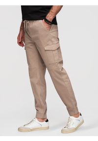 Ombre Clothing - Męskie spodnie JOGGERY z zapinanymi kieszeniami cargo - beżowe V2 - Rozmiar: M. Okazja: na co dzień, na spacer. Kolor: beżowy. Materiał: dzianina, guma, bawełna, materiał, elastan. Wzór: ze splotem. Styl: casual #1